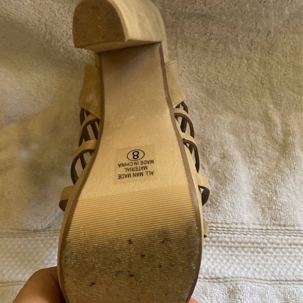 Platform heels - Picture 2 of 3